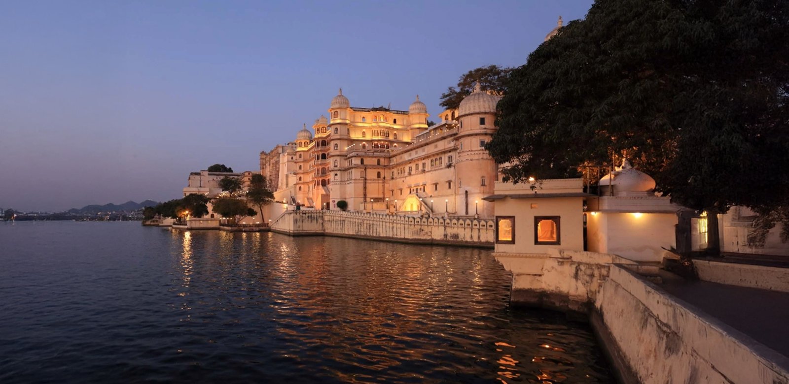 City Palace at Lake Pichola Udaipur Rajasthan India
